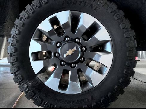 Used 2024 Chevrolet Silverado 2500 Custom w/ Custom Convenience Package AWD/4WD image 16