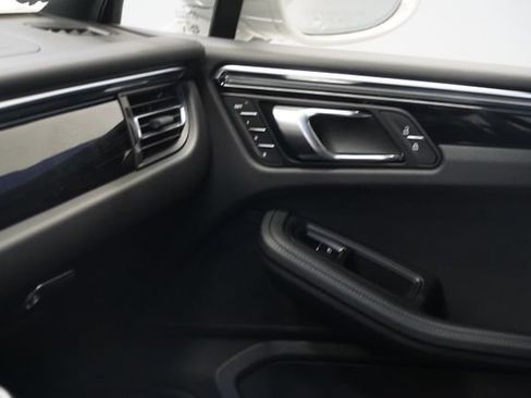 Certified 2026 Porsche Macan AWD/4WD image 22