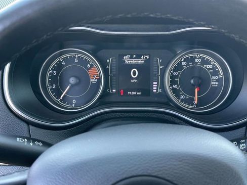 Used 2019 Jeep Cherokee Latitude Plus w/ Comfort/Convenience Group image 13