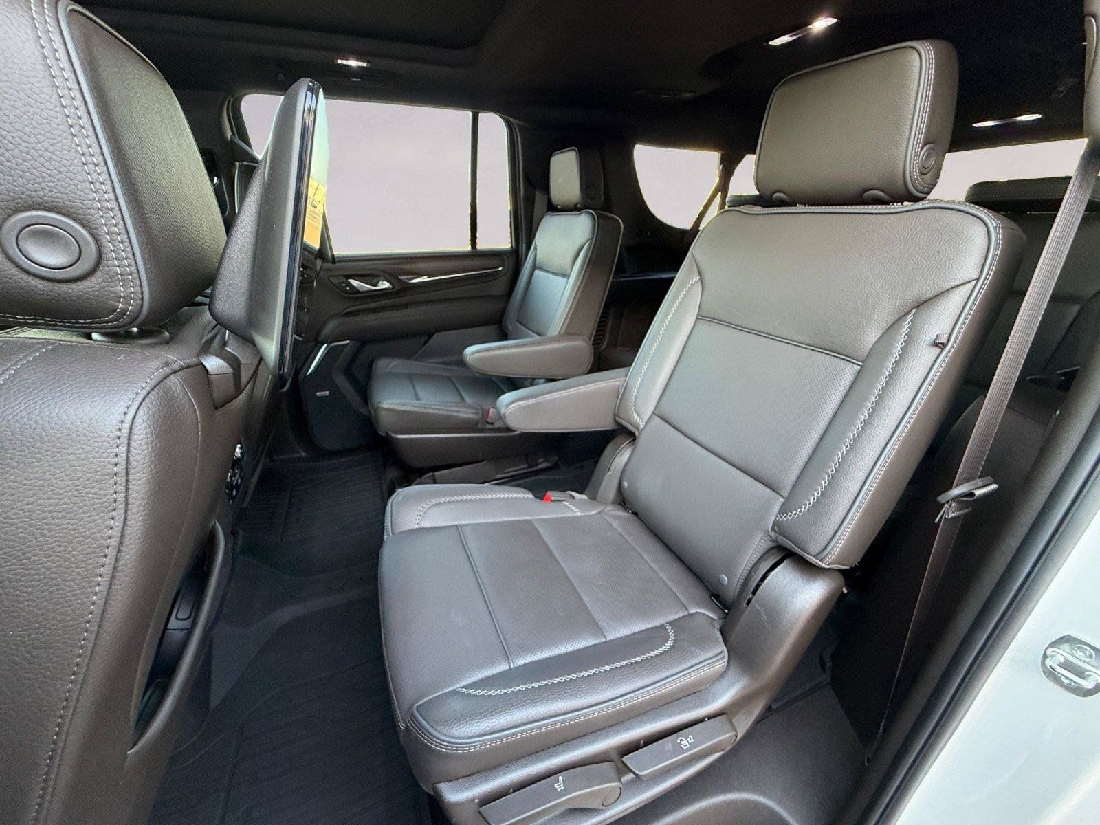 Used 2024 GMC Yukon XL Denali w/ Denali Reserve Package AWD/4WD image 13