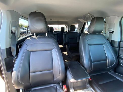 Used 2022 Ford Explorer XLT w/ Equipment Group 202A AWD/4WD image 29