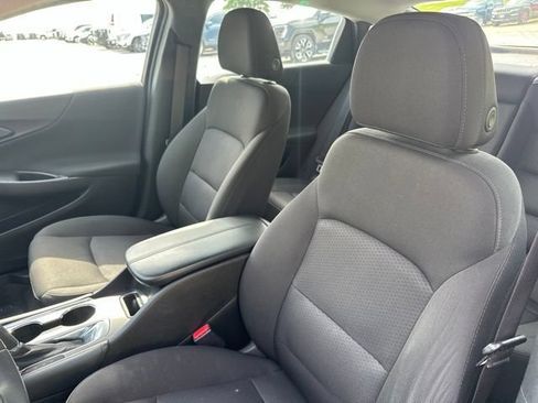 Used 2018 Chevrolet Malibu LT FWD image 39