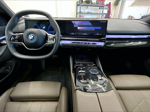 Used 2025 BMW i5 xDrive40 w/ Premium Package AWD/4WD image 12