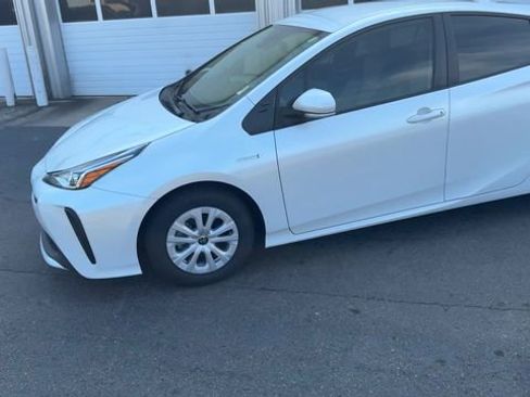 Used 2022 Toyota Prius L Eco FWD image 7