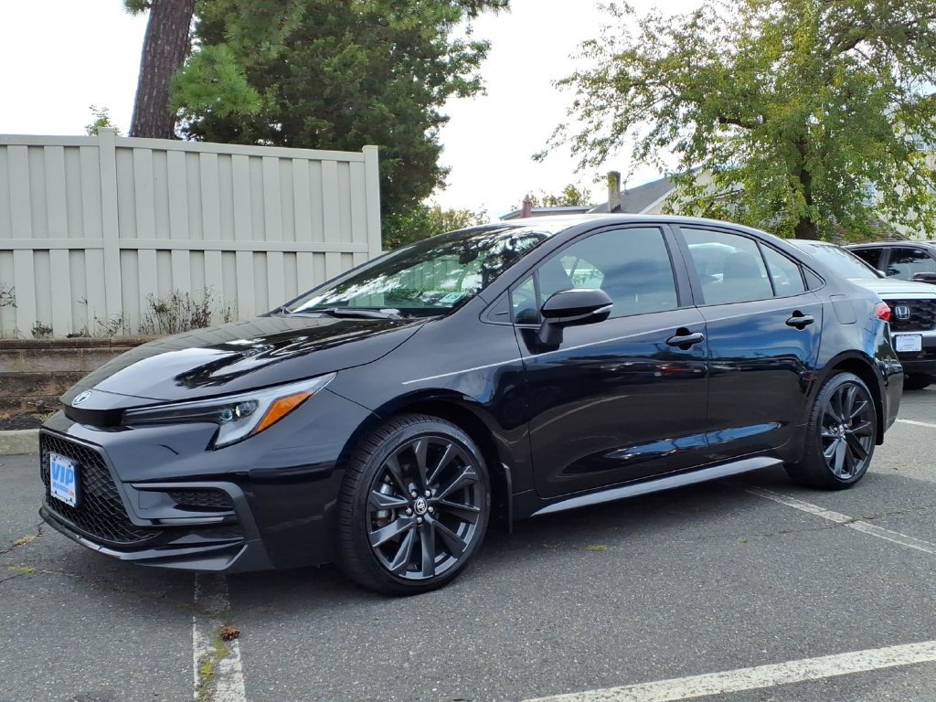 Used 2024 Toyota Corolla SE FWD image 3