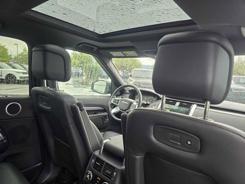 Used 2025 Land Rover Discovery Dynamic SE image 15