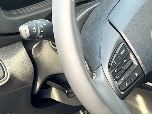 Used 2025 Hyundai Venue Limited FWD image 10