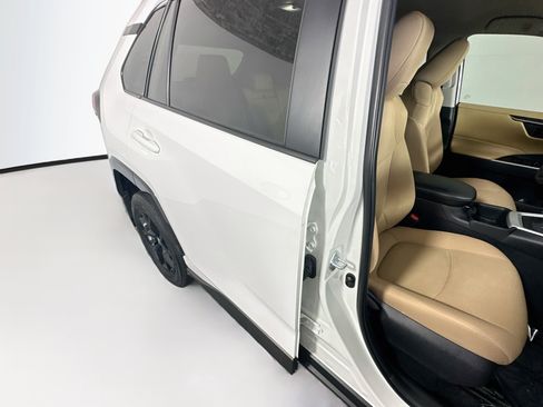 Used 2025 Toyota RAV4 LE FWD image 27