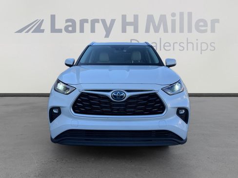 Used 2021 Toyota Highlander XLE AWD/4WD image 8