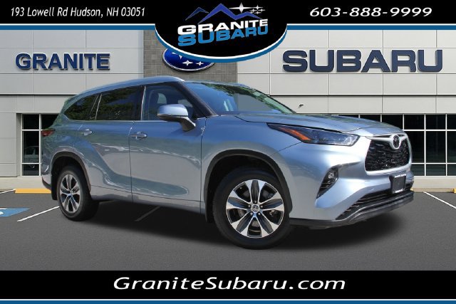 Used 2022 Toyota Highlander XLE AWD/4WD image 1