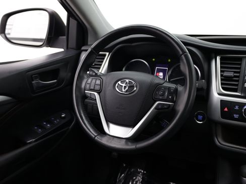 Used 2019 Toyota Highlander XLE AWD/4WD image 35
