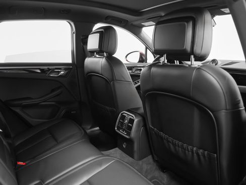 Certified 2024 Porsche Macan AWD/4WD image 24