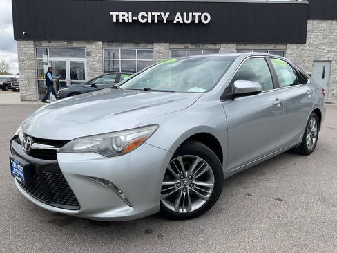 Used 2015 Toyota Camry SE FWD image 1