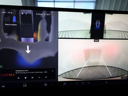 Used 2024 Tesla Cybertruck AWD Crew Cab image 32