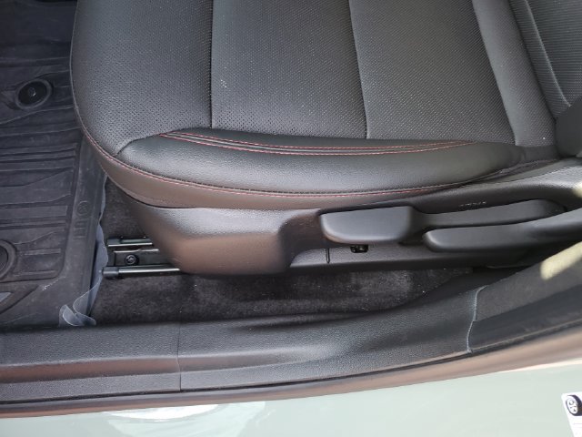 Used 2024 Chevrolet Trax RS w/ Sunroof Package FWD image 18
