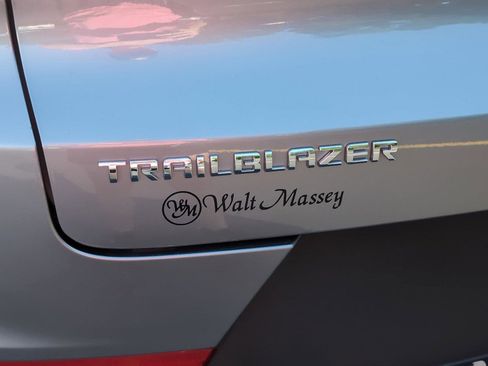 Used 2025 Chevrolet TrailBlazer LT FWD image 32