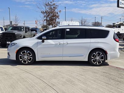 New 2026 Chrysler Pacifica Pinnacle w/ Trailer Tow Group