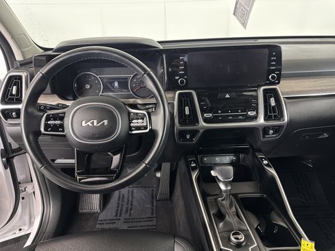 Certified 2023 Kia Sorento S w/ Panoramic Sunroof Package image 3