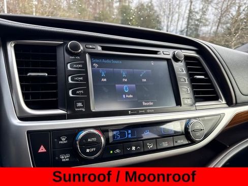 Used 2019 Toyota Highlander AWD Hybrid image 16