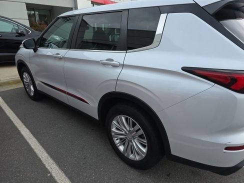 Used 2022 Mitsubishi Outlander ES image 5