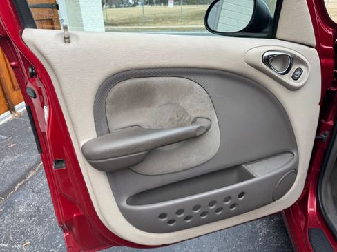 Used 2002 Chrysler PT Cruiser Limited FWD image 6