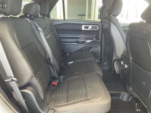 Used 2020 Ford Explorer XLT image 16