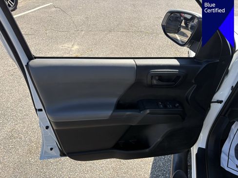 Used 2022 Toyota Tacoma SR w/ SR Convenience Package RWD image 9