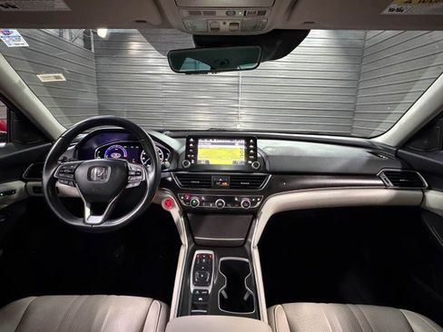 Used 2020 Honda Accord Touring image 11