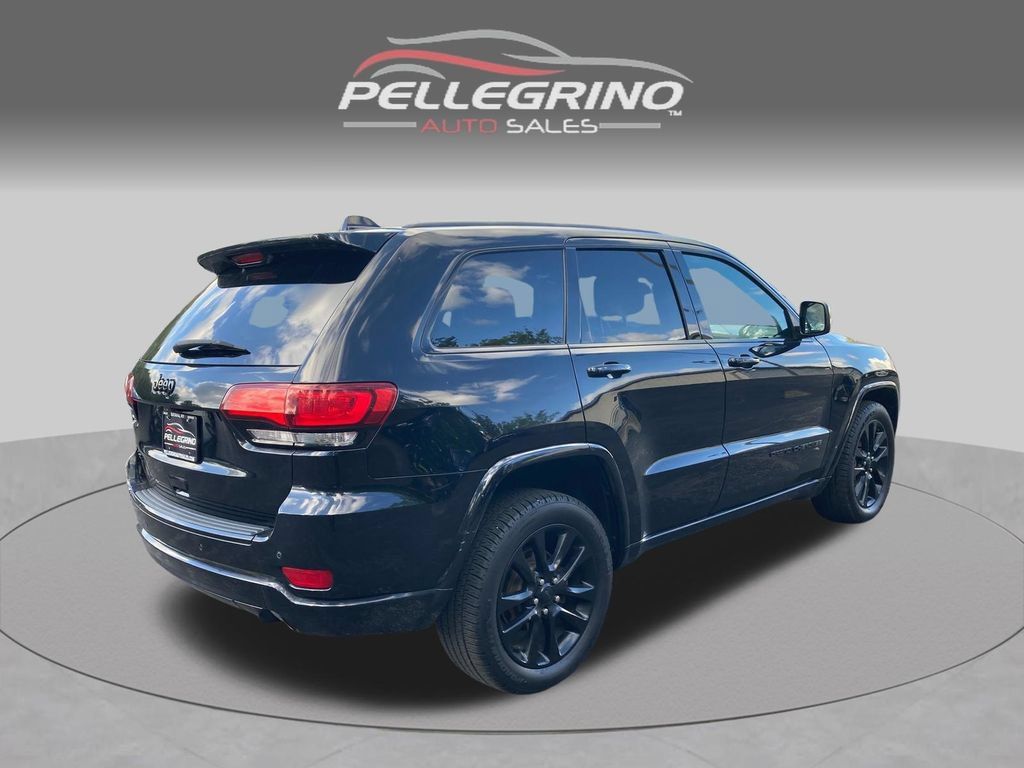 Used 2017 Jeep Grand Cherokee Altitude AWD/4WD image 7