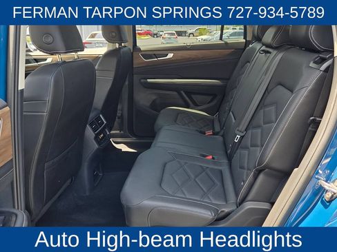 Used 2025 Volkswagen Atlas SE AWD/4WD image 14