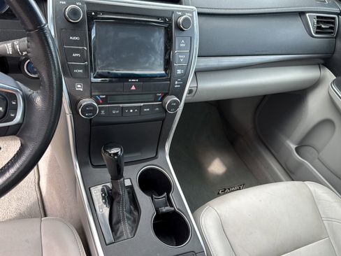 Used 2016 Toyota Camry XLE w/ Moonroof Package FWD image 21