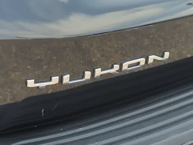 Used 2021 GMC Yukon XL AT4 w/ AT4 Premium Package AWD/4WD image 13