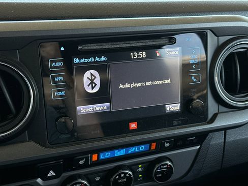 Used 2017 Toyota Tacoma TRD Off-Road image 16