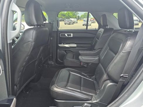 Used 2023 Ford Explorer XLT w/ Equipment Group 202A AWD/4WD image 7