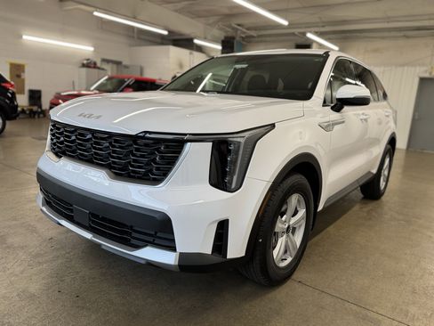 New 2025 Kia Sorento LX image 5