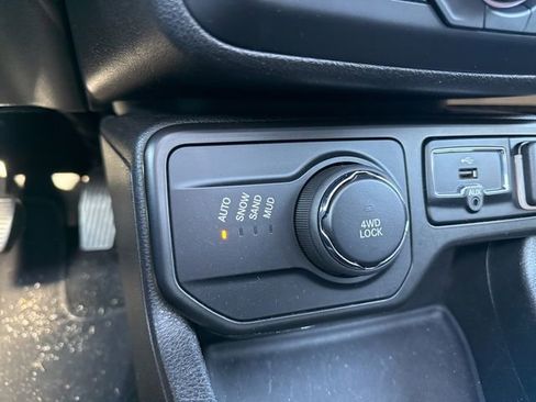 Used 2018 Jeep Renegade Limited w/ UConnect 8.4 Nav Group image 29