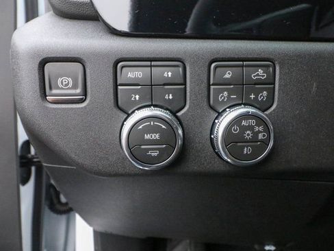 New 2026 GMC Sierra 3500 SLT w/ SLT Premium Package image 21