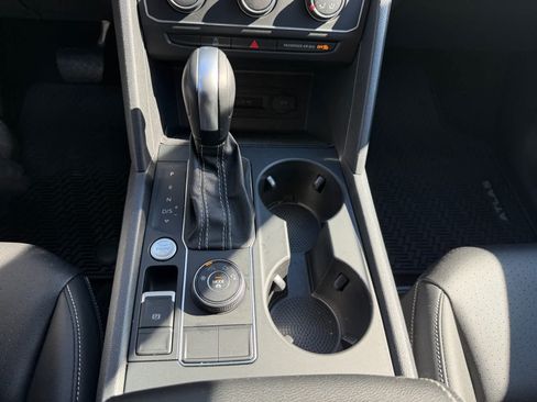 Used 2023 Volkswagen Atlas SE AWD/4WD image 18