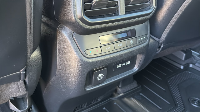 Used 2023 Honda Pilot TrailSport image 27