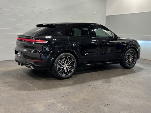 New 2026 Porsche Cayenne E-Hybrid Coupe AWD/4WD image 7