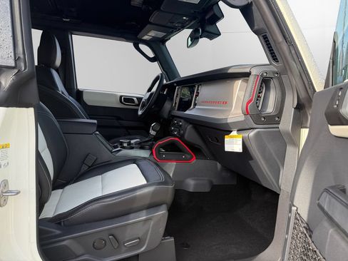 New 2026 Ford Bronco Outer Banks w/ Sasquatch Package AWD/4WD image 14