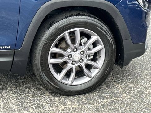 Used 2023 GMC Terrain SLT image 5