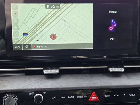 Used 2024 Kia Carnival EX FWD image 8