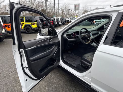 Used 2023 Jeep Grand Cherokee Limited w/ Trailer Tow Prep Group (B) image 11