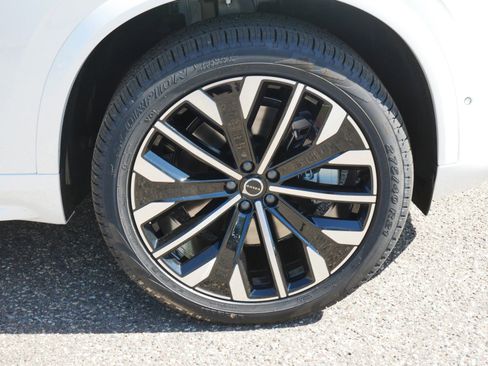 New 2025 Volvo XC90 T8 Plus w/ Protection Package Premier image 4