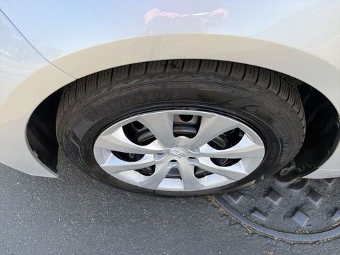 Used 2020 Toyota Corolla LE FWD image 10