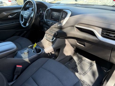 Used 2024 GMC Terrain SLE image 10