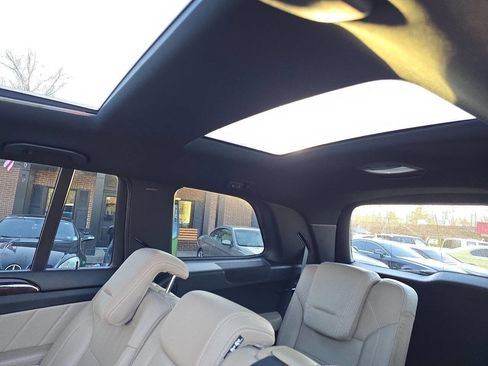 Used 2014 Mercedes-Benz GL 550 4MATIC image 30