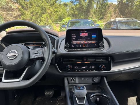 Used 2022 Nissan Rogue SV AWD/4WD image 15
