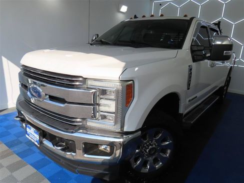 Used 2019 Ford F250 Lariat w/ Lariat Ultimate Package AWD/4WD image 4